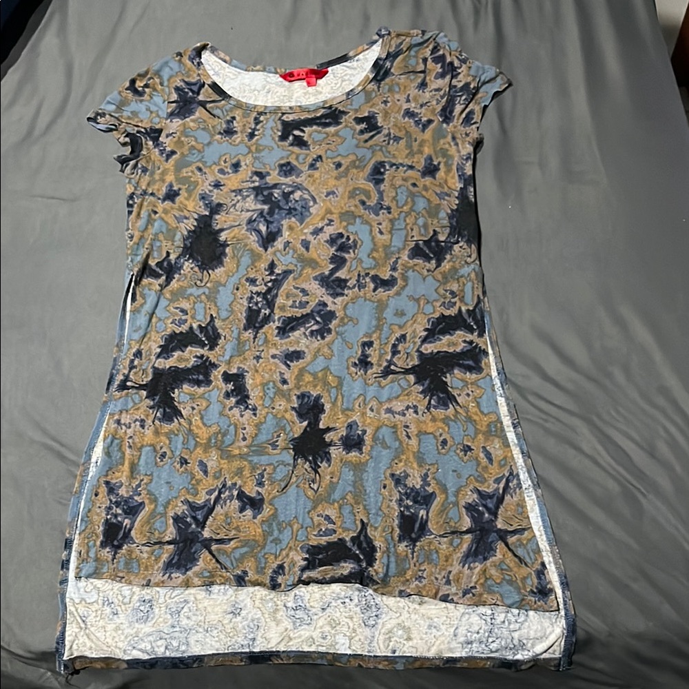 Blue and Tan Patterned Shirt with Doubled Slits on each side.